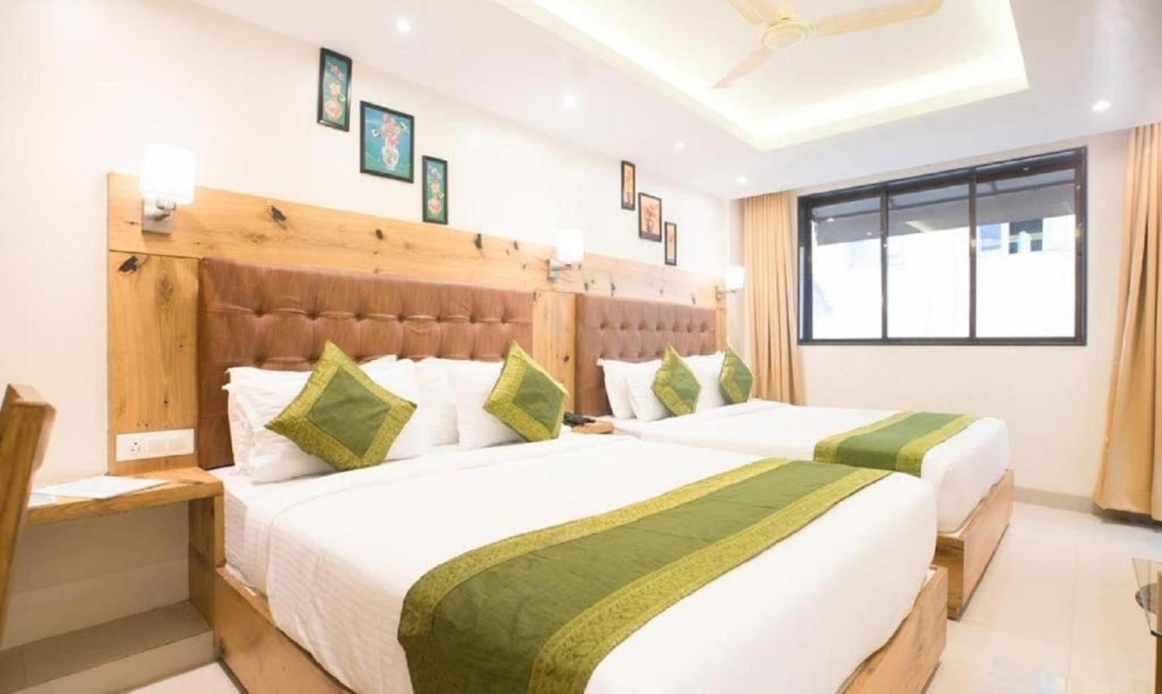Hotel Sky Wood At Airport 뉴델리 외부 사진