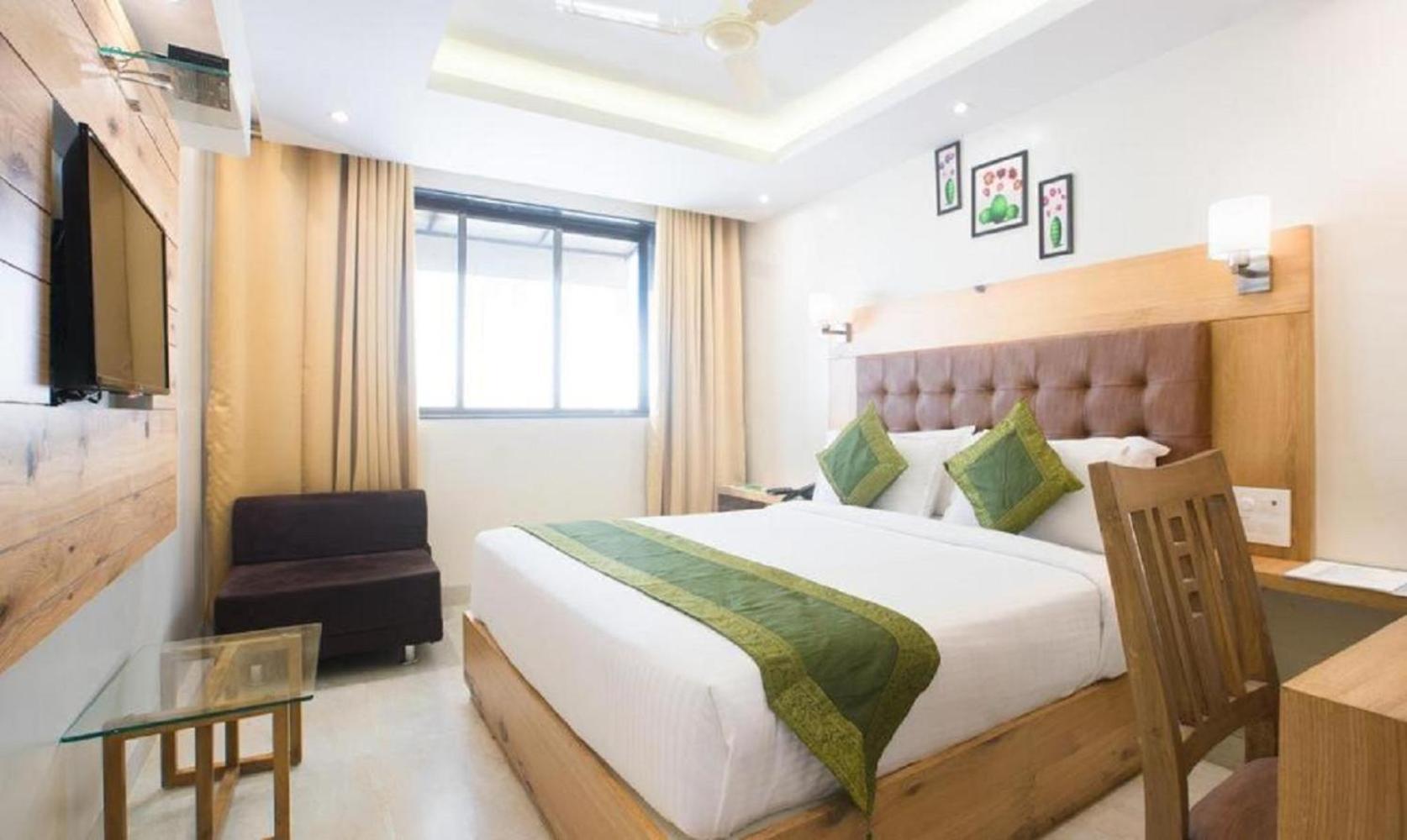Hotel Sky Wood At Airport 뉴델리 외부 사진