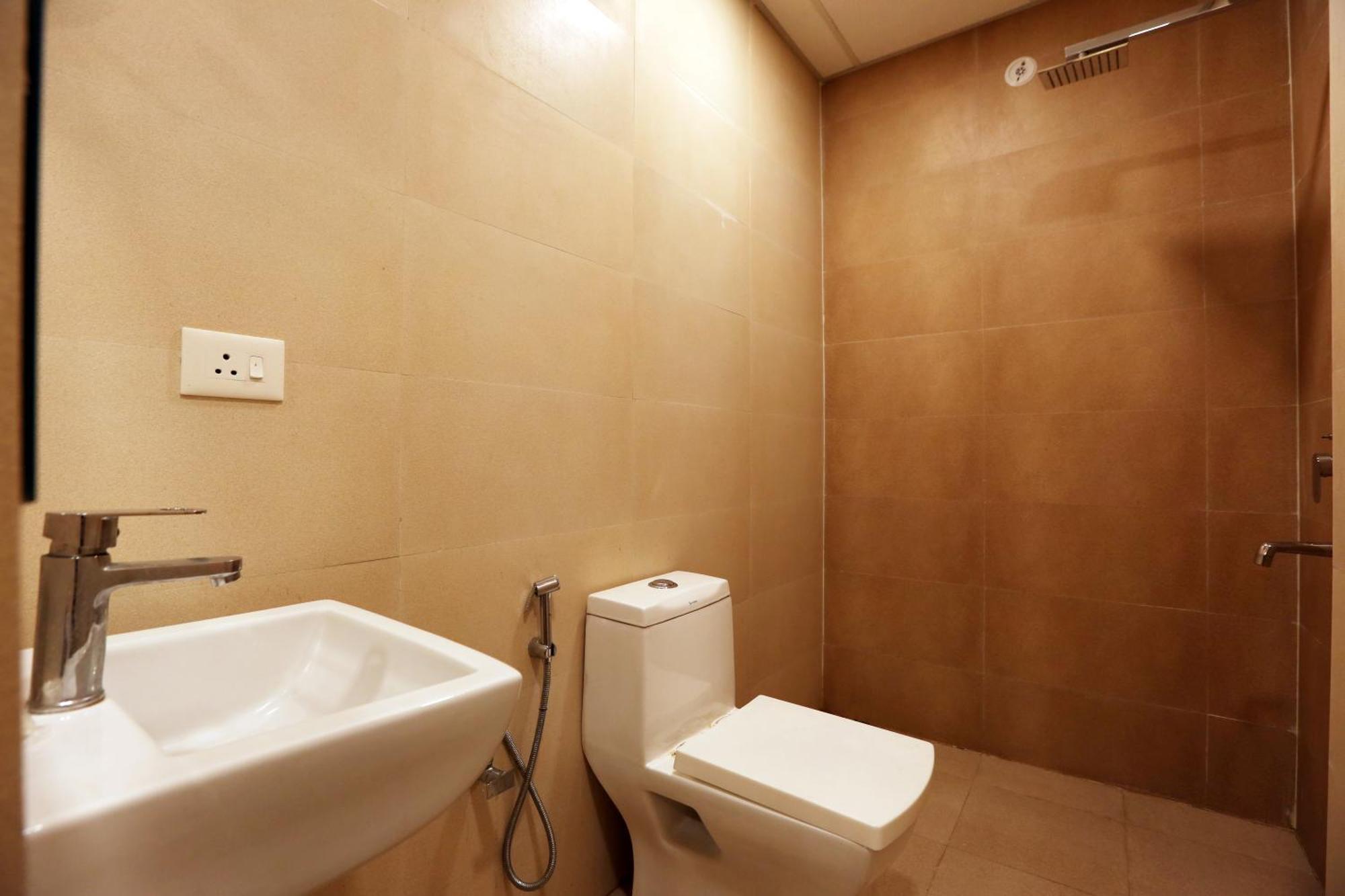 Hotel Sky Wood At Airport 뉴델리 외부 사진