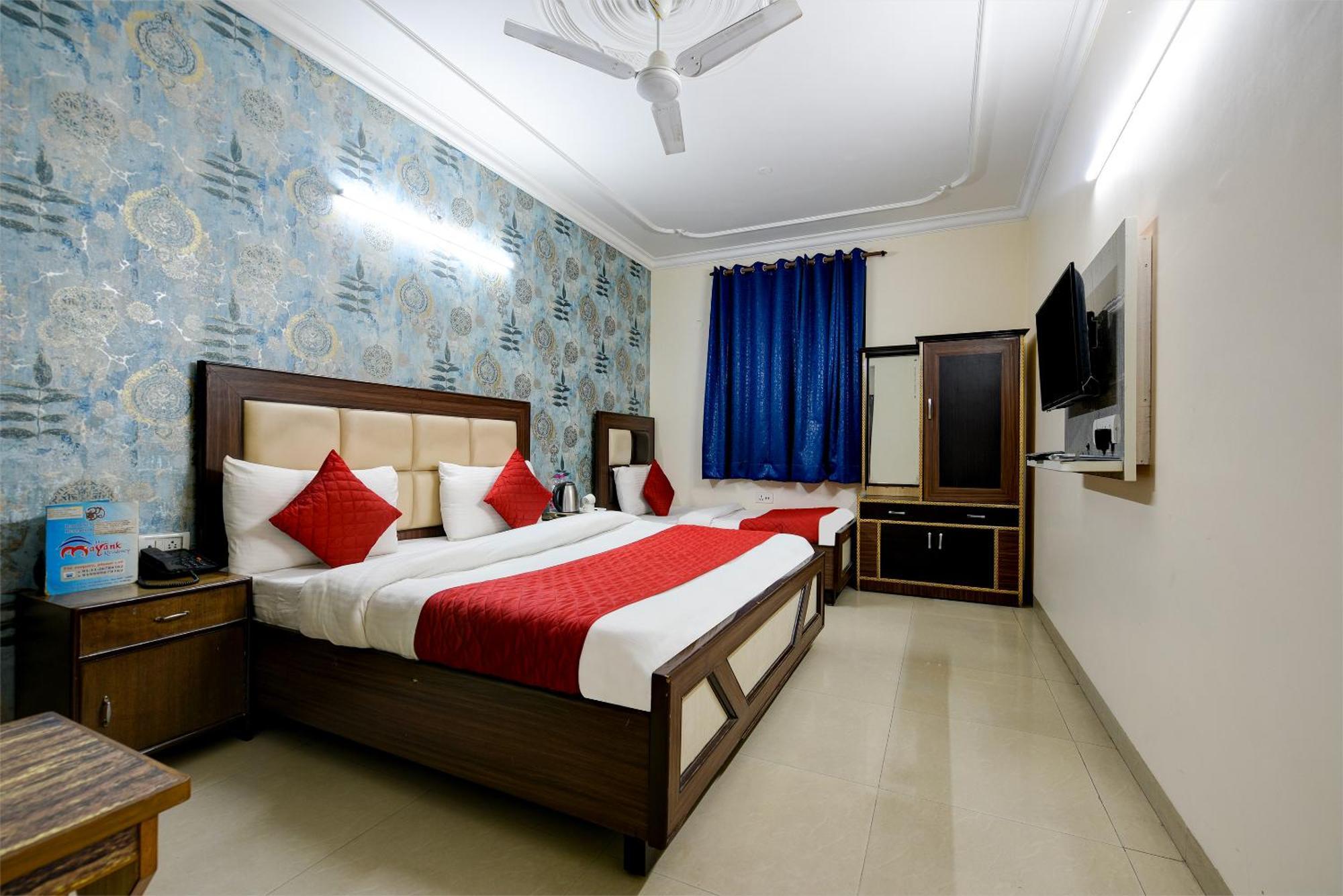 Hotel Sky Wood At Airport 뉴델리 외부 사진