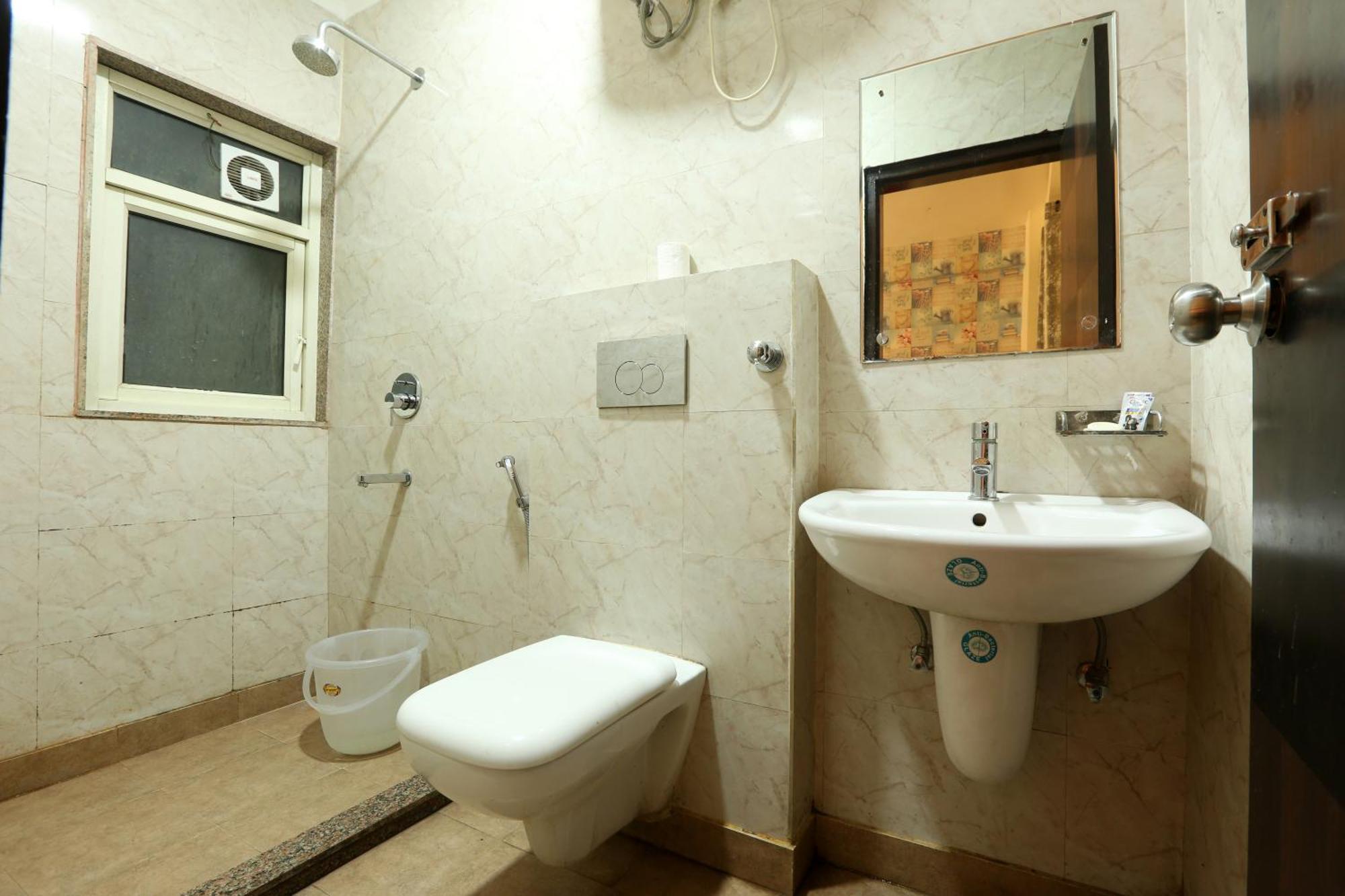 Hotel Sky Wood At Airport 뉴델리 외부 사진