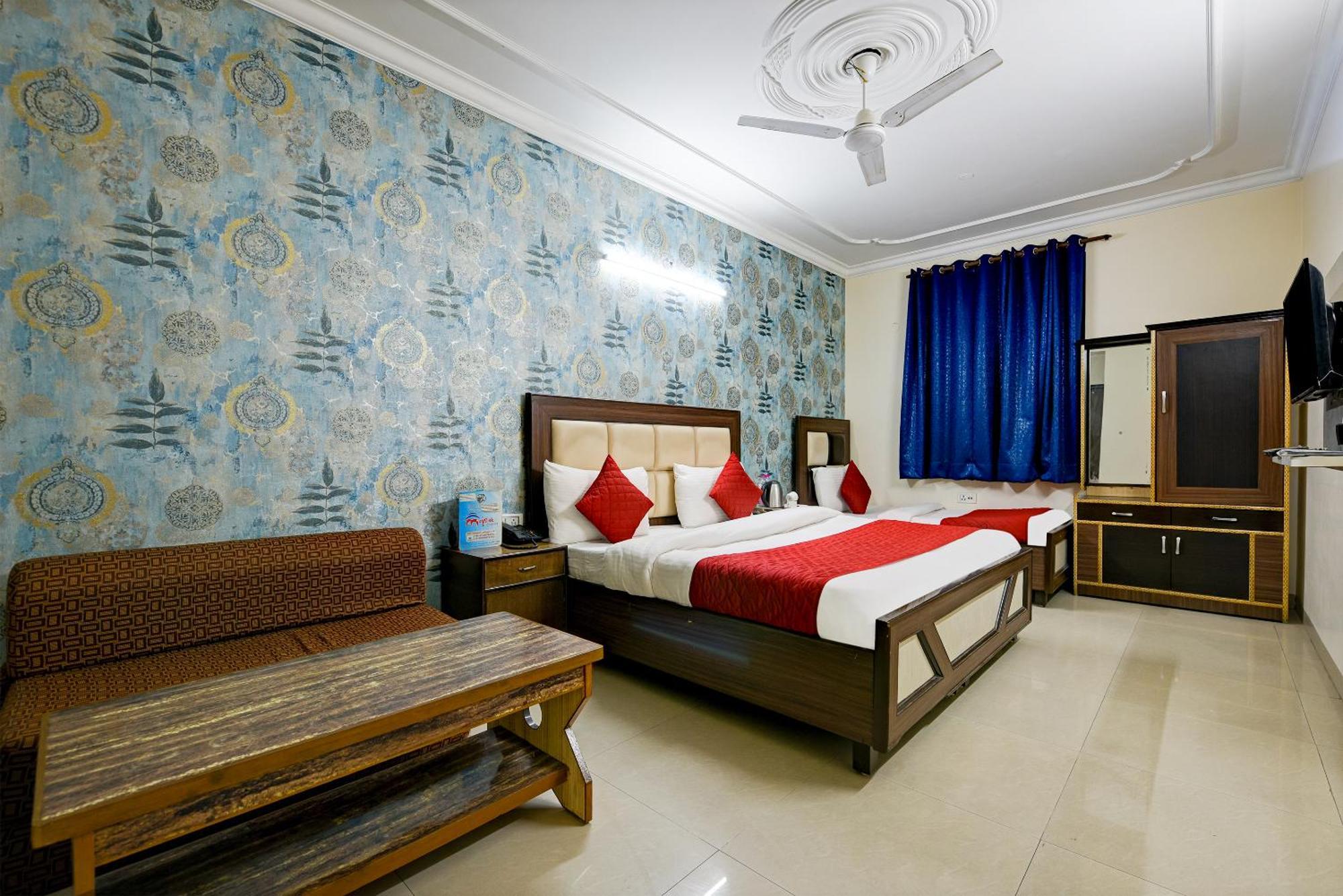 Hotel Sky Wood At Airport 뉴델리 외부 사진